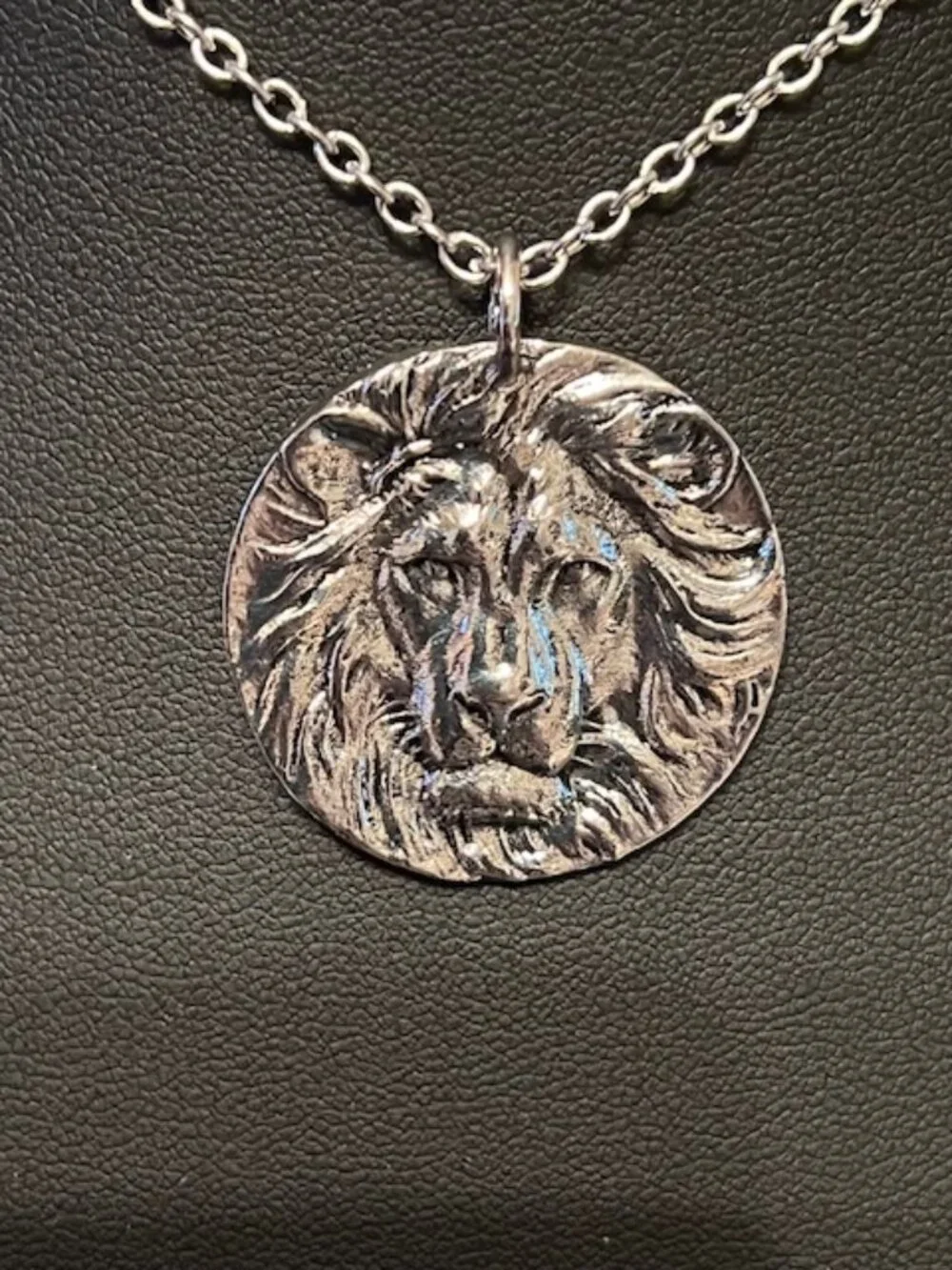 Silverplated Lion Pendant Necklace (163)